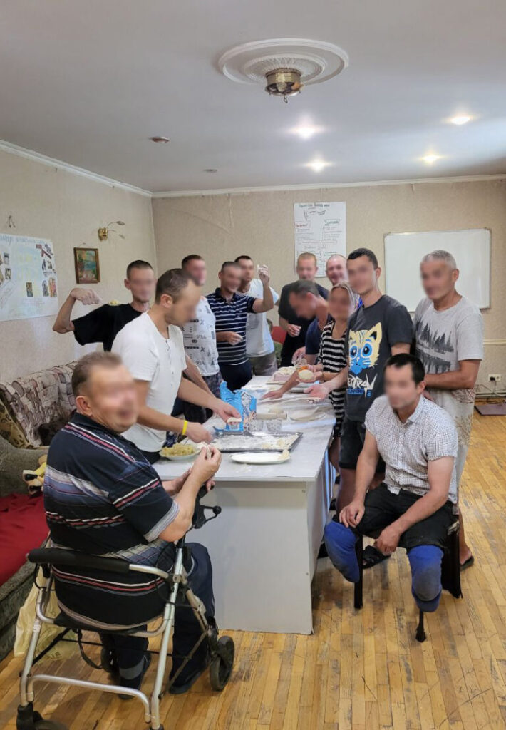 Пациенты центра на групповой терапии